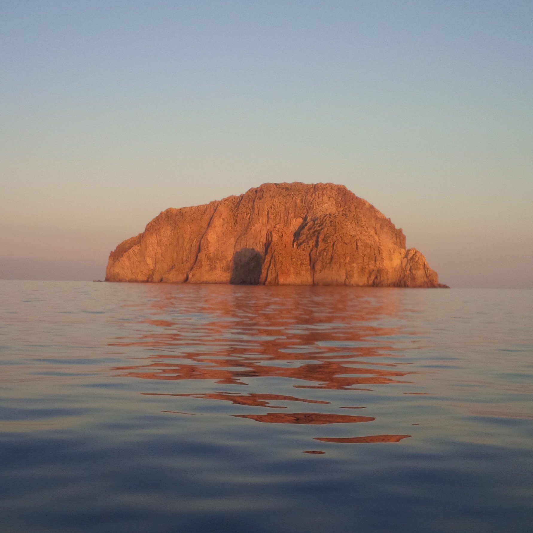 Professor @ColumbiaPS @Columbia - Membrane protein biochemist & structural biologist - Airmiles expert - #Panarea aficionado - #ManciaLab #instagram @mancialab