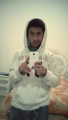 Que mas puedo pedir soy futbolista! ^_^  y me gusta la musica de banda! :$