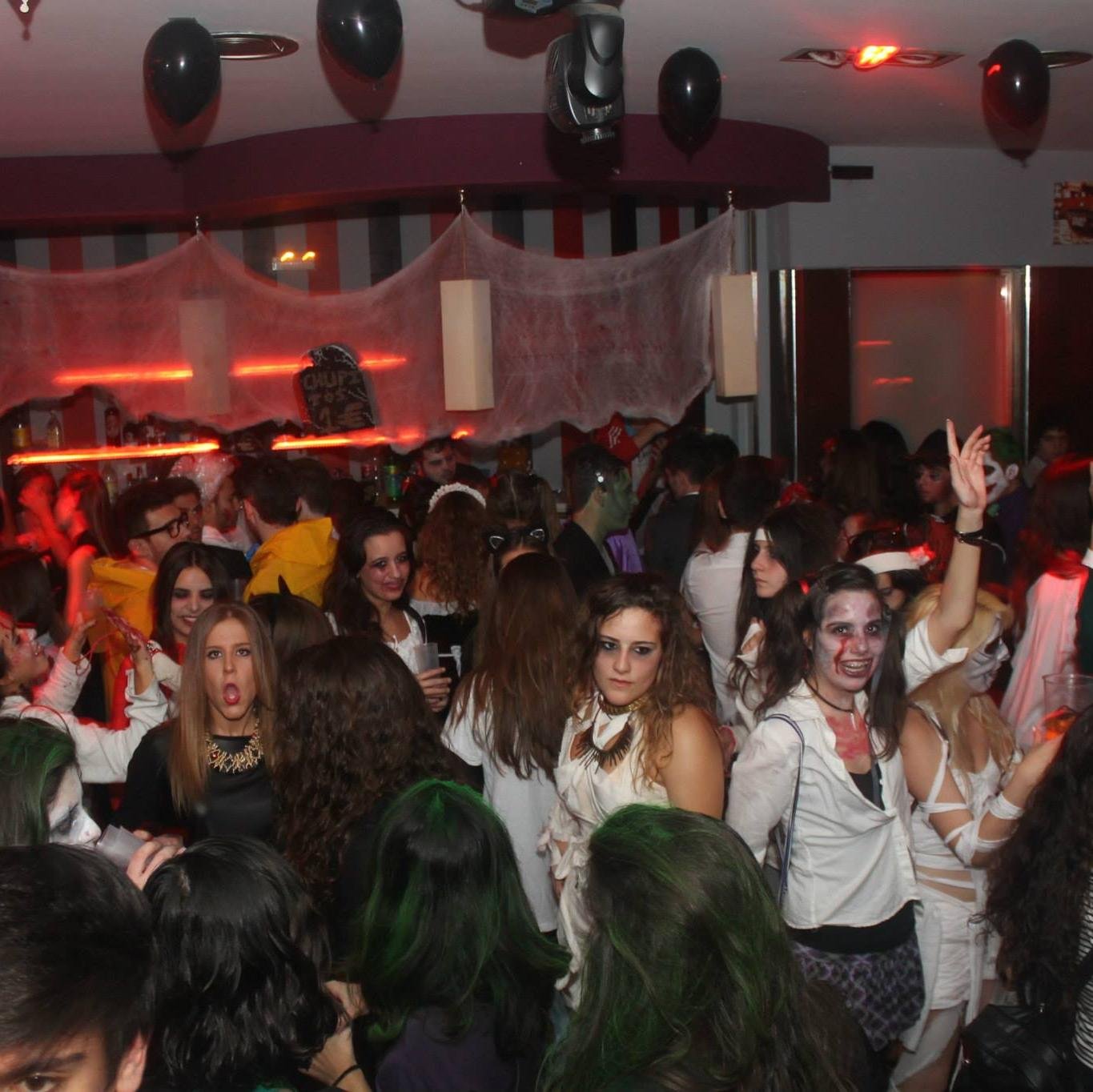 Creación y animación de fiestas y eventos para jóvenes (cumpleaños, cenas, graduaciones...)