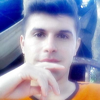 Beijar e abraçar alguém que goste,   faz bem para o coração e te torna uma pessoa mais feliz e honesta.