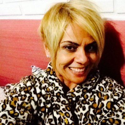 Uma mulher de Deus que ministra a outras mulheres a serem sábias através de suas experiências e de uma vida baseada na Bíblia!