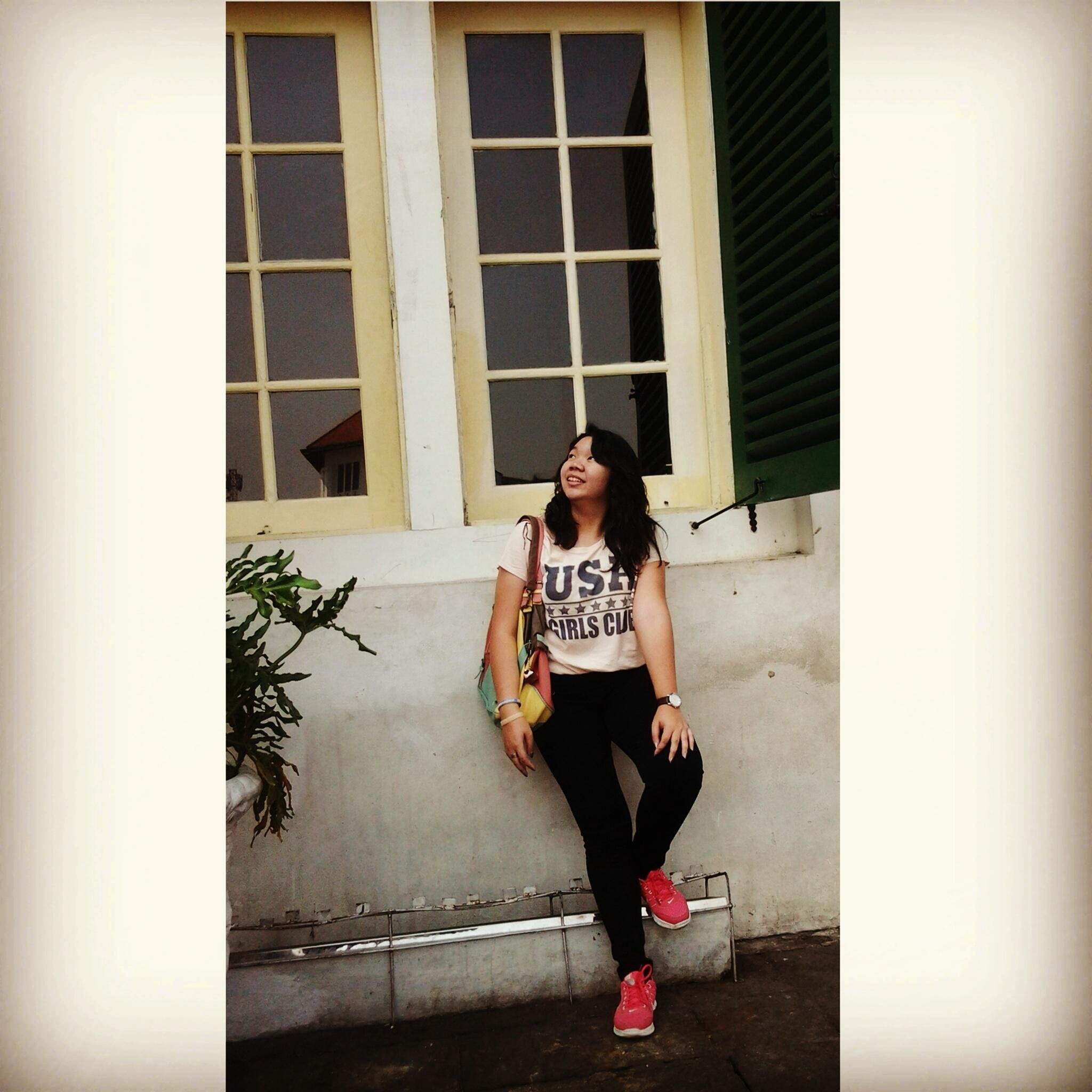 tine_lieee's profile picture. Public Relations '13 President University • Communication PUSU '14  • FF Writer • Fangirl of  Super Junior • Pink addicted • Shopaholic