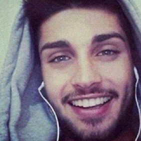 ( قل هو الله احد ۞ الله الصمد ۞ لم يلد ولم يولد ۞ ولم يكن له كفواً احد ) Instagrem:Fe6e
