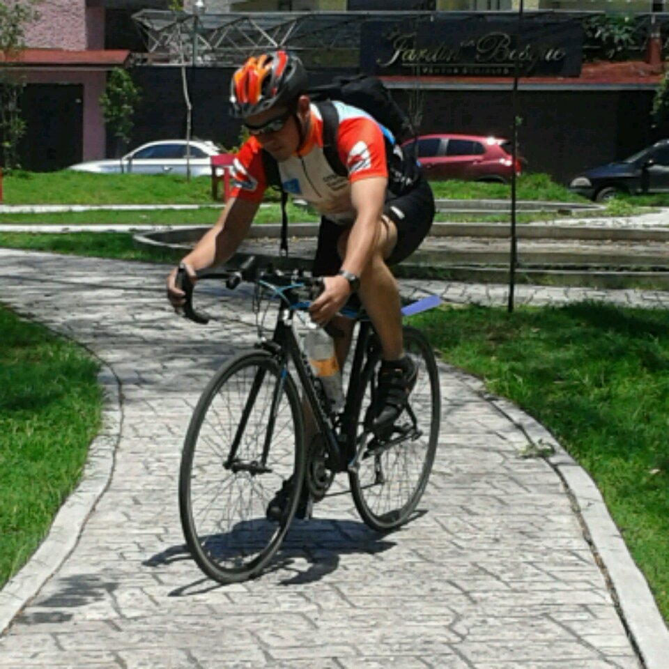 Ciclista Urbano, No critiques mis progresos, sin conocer mis esfuerzos, y no envidies mis victorias sin conocer mis derrotas.