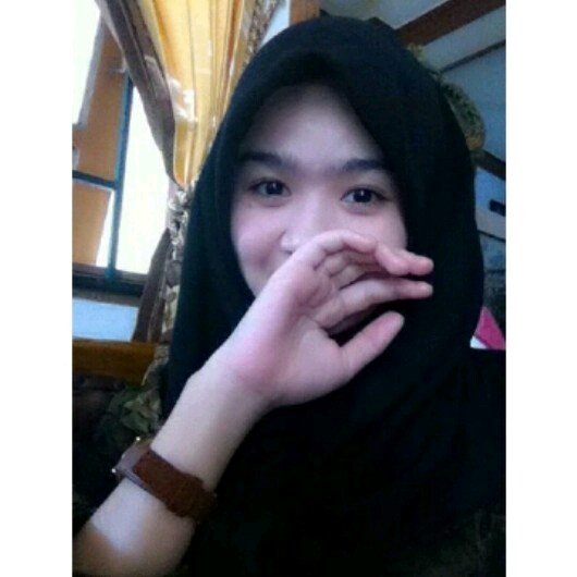 FitriaWatimenna's profile picture. Tidak usah hadir jika hanya membuat goresan luka tapi jika engkau mencintai aku karena Allah ,, insya Allah lapang dada ku menerima cinta mu