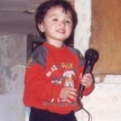 そんじぇ3歳botらす 甘えたりします。いじめると泣きます 泣いたらよしよししてあげてください 怖がりです。ハグ大歓迎
【@Kimsungje1117】僕のじぇーじぇ