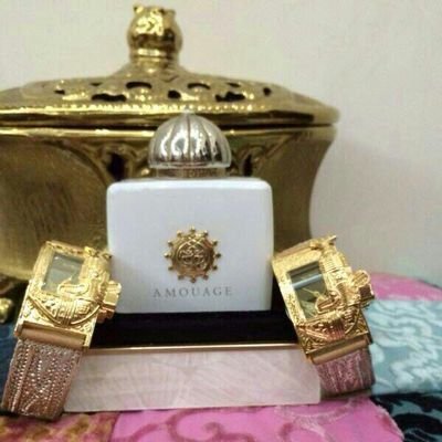 ‏هنا ابن شامس والتقوى له سمه
كهف الامامين ما في ذا مغالاة