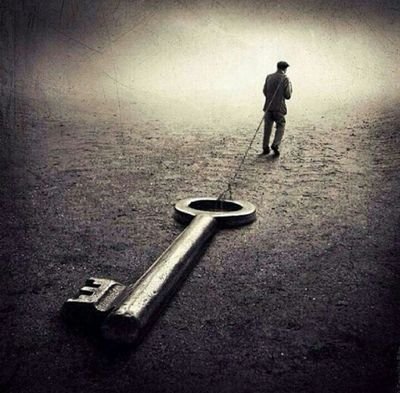 ‏‏الدنيا حلم والاخرة يقطه ونحن بينهما اضغاث احلام