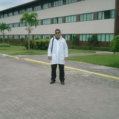 Nacido en Cuba . Médico forjado en el campo revolucionario de siempre y para siempre, seguidor de las ideas de Marti, Fidel y el Che