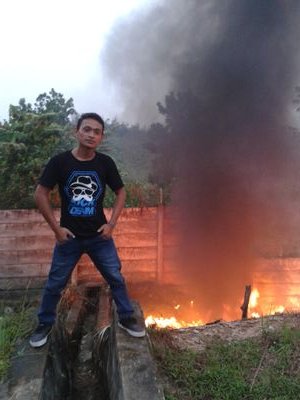 aku terlahir sederhana,hidup susah bagiku sudah biasa