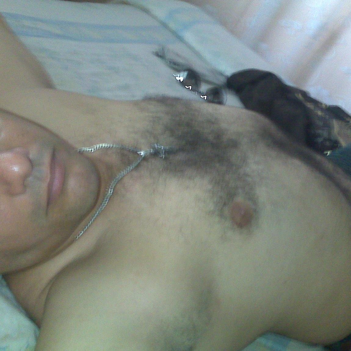 Me gusta hacer amigos y soy muy fiel a ellos y vivir hoy la vida como si fuera el último día, si me sigues te sigo soy 100% amante de los oso y los lobos