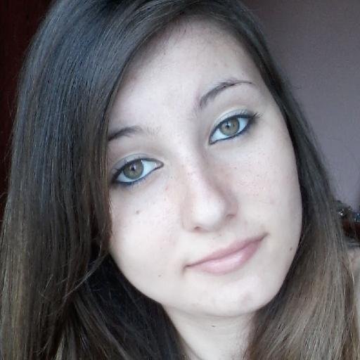 ''No centro,A Varinha das Varinhas,no meio A Pedra da Ressurreição e em volta,A Capa da Invisibilidade''

#Saudades#Meg