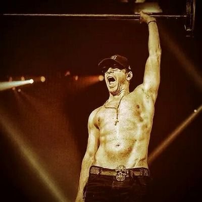 @donniewahlberg fan since day 1! Live and breath NKOTB and Carolina Panthers. Wife and Mother of 5
