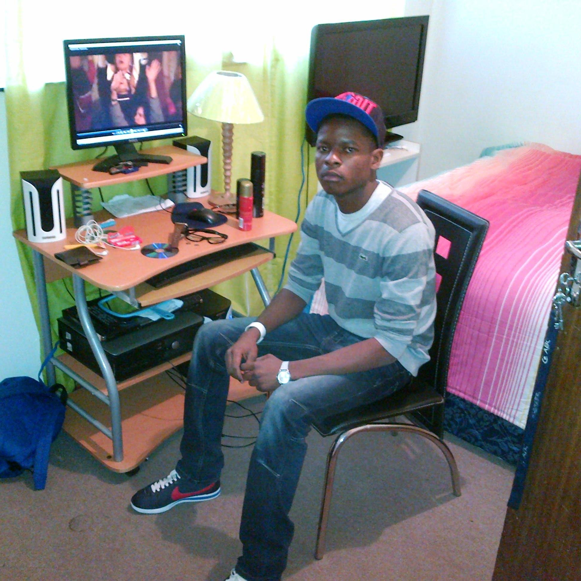 LuS77oP1JD6vH7A's profile picture. 