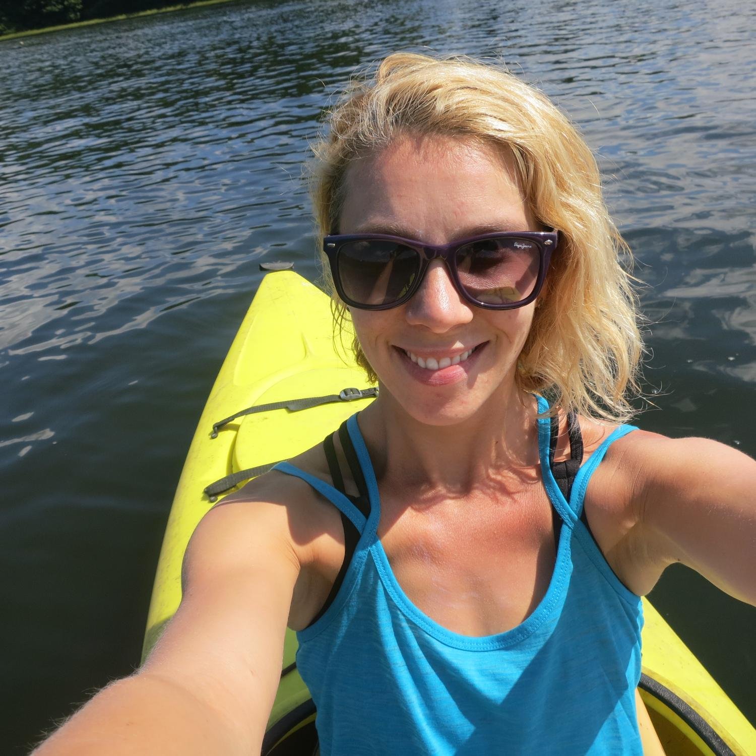 Mom, wife, fitness activist and social media evangelist for fit mamas and mamas-to-be. Power up, ladies!