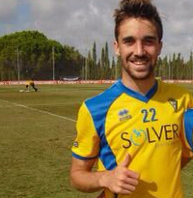 Ex canterano del Sevilla F.C. y actual jugador del Cádiz. Estudiante de Fisioterapia.  TRABAJO Y SACRIFICIO