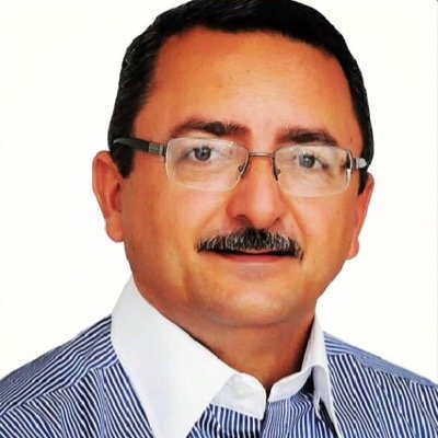Graduado em Ciências da Religião e em Direito pela Fesurv. Casado, pai de 02 filhos.