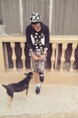 Am a cool guy. love travellin n clubbin... Honesty is wht I belief in n most especially I lov 2 joke alot. File bee. U wanna knw more about me? follow me #winks