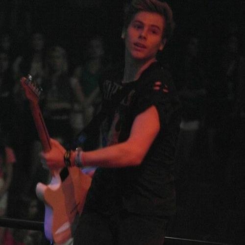 Free Follow from @5SecsOfFalling 

| Go FOLLOW @5SecsOfFalling | 

Don't forget to never give up, it'll all be okay soon :)