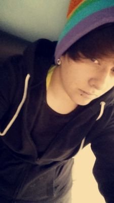 I like to stay high cause I like the view.. lesbian,single, people suck