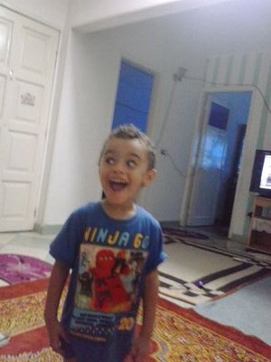شمعه تحترق من اجل الاخرين