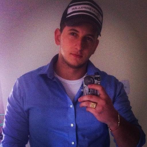 Poderia fazer uma descrição pra impressionar você, mas isso é pra quem tem pau pequeno e precisa compensar :-)