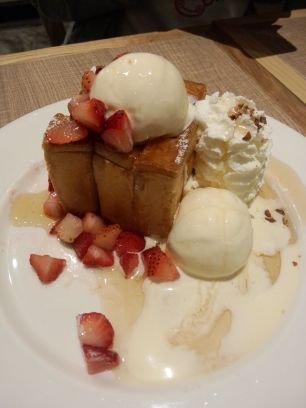 PoyLuang_Chirei's profile picture. *^O^*