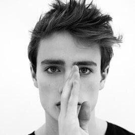 Buen amante de la música y del piano.