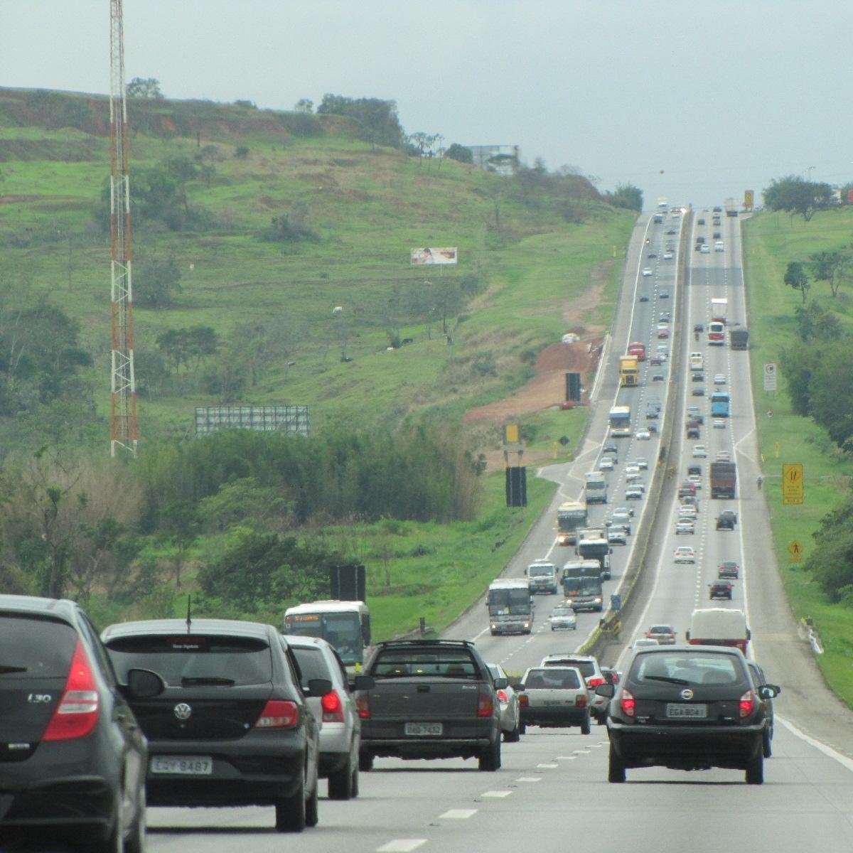 Informes atualizados a cada 15 minutos sobre o trânsito na Via Dutra, em ambos os sentidos. Siga também @ponterionit e @informevialagos