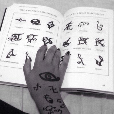 O mundo não é uma fabrica de realizacoes de desejos 
Potterhead,efeito colateral,feia,divergente,selecionada,semideusa,princesa adormecida,tributo e muito mais