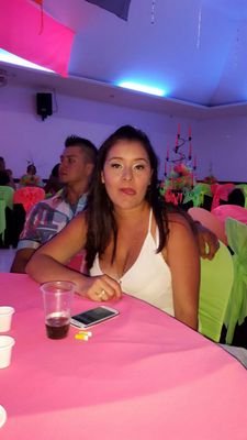 -Quien te ama entiende el dolor detrás de tu sonrisa, el amor detrás de tu rabia, y las razones detrás de tu silencio...