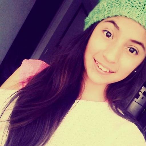 Hola :D me gusta montar skate *-*  amo a los wandis *-* me encanta hacer amigos ^^ y bueno sigueme :) me gustan las gomitas , las papas fritas y las pizzas :3