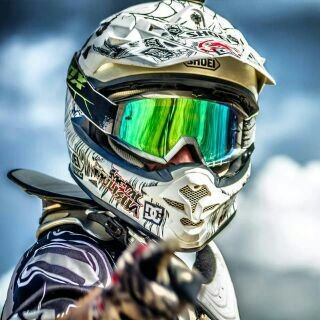 I like Motocross , like to party !!! I wrote the book to be like a BOSS ;)