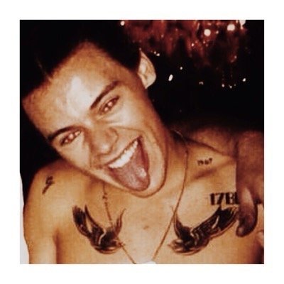 go follow @zouiseatmyass and keep the follow xo