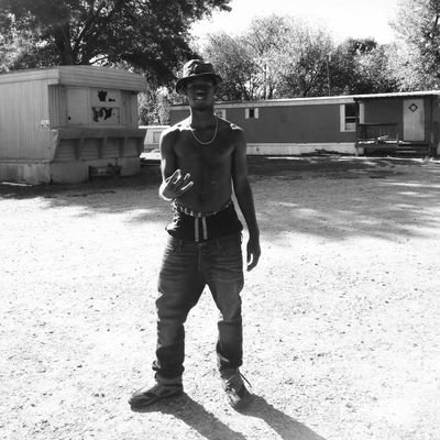 free all my niggaz behind the g wall
