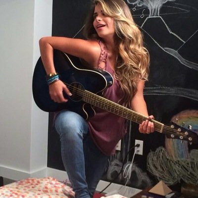 Club de Fans Oficial de la Cantautora Venezolana ANDREA DE LIMA Síguela por @andrea_delima. Y puedes ver su video clip en http://t.co/2S4rODk0Zx