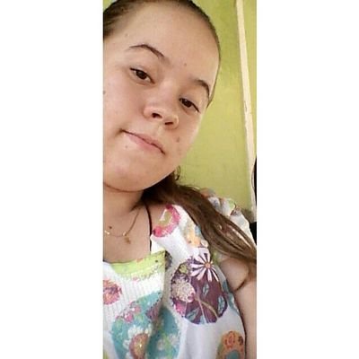 , Cursando o 3º ano do Ensino médio, na E.E.A.F , 17 anos, Legal, um pouco Tímida, e etc, .. ;D