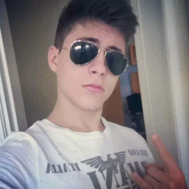 Danny ♡ | 17 | Follow me on insta : @danielmolson | Follow me i'll follow back.