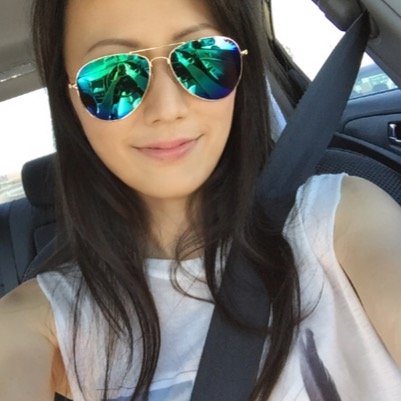 PrettyGossiping's profile picture. Skin-centric blogging bestie • Nail biter turned hand model • Instagram and Pinterest as prettygossip