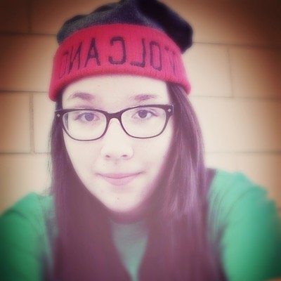 Hello, my name's Sara. I have a great passion for art, music, and Zelda. I'm a HUGE fucking nerd. Me, and many others, are part of the CapnDesDes crew ⚓️.
