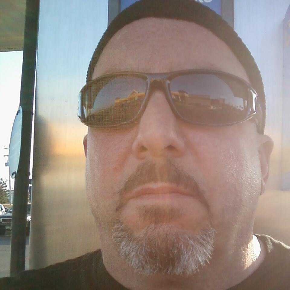 Born in Winnipeg. Live in AZ. Ride my Harley. Love my family.