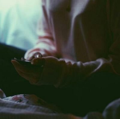 ~ ﺣِﻴﻦَ ﺃﺧﺒَﺮﺗُﻚِ ﺃﻧﻨِﻲ ﺃﺣِﺒُﻚْ ، ﺃﻗﺴِﻢُ ﺃﻧﻬَﺎ ﻟَﻢْ ﺗﺨﺮُﺝْ ﻋَﺒﺜﺎً