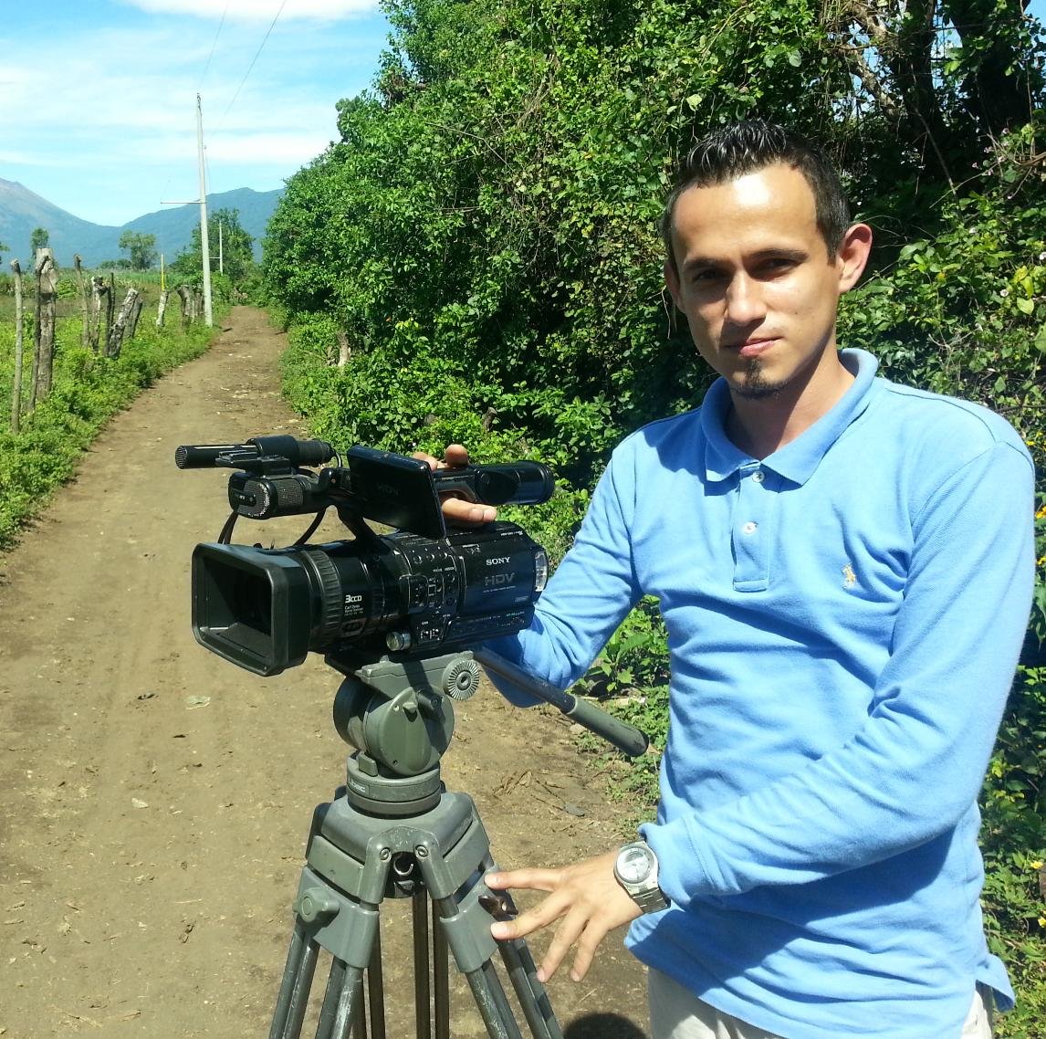 Comunicador en proceso. Empeñado en aprender siempre sobre #Producción #Audiovisual . Mi favorita la #Fotografía.