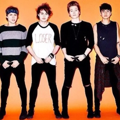 i have no life
except 5sos
theyre my life