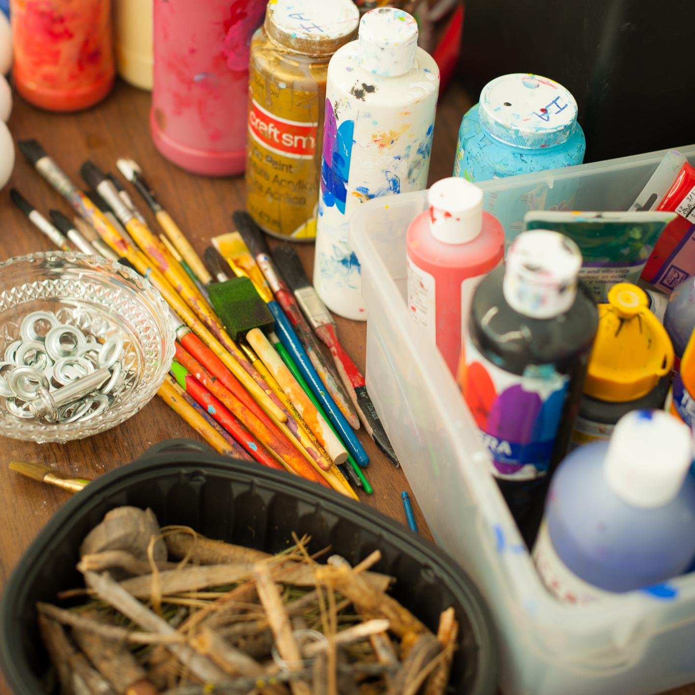 Connecting community through creative art.