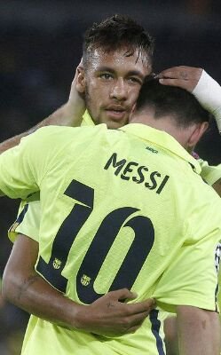 برشللونھھ شاآآغل گل تفگگيري و مستحوذ ع قلبين بالكآآمل برشلونھھ حآآجھھ عميقھ فيني ماآ يرسم بسمتي غير برشلونھھ ولاآ يوجعني غير خسآآرتھ وانگسآآرھ
