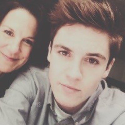 sammy kissed me. matt's my lifesaver  • sammy/sammy + selfieC + tanner