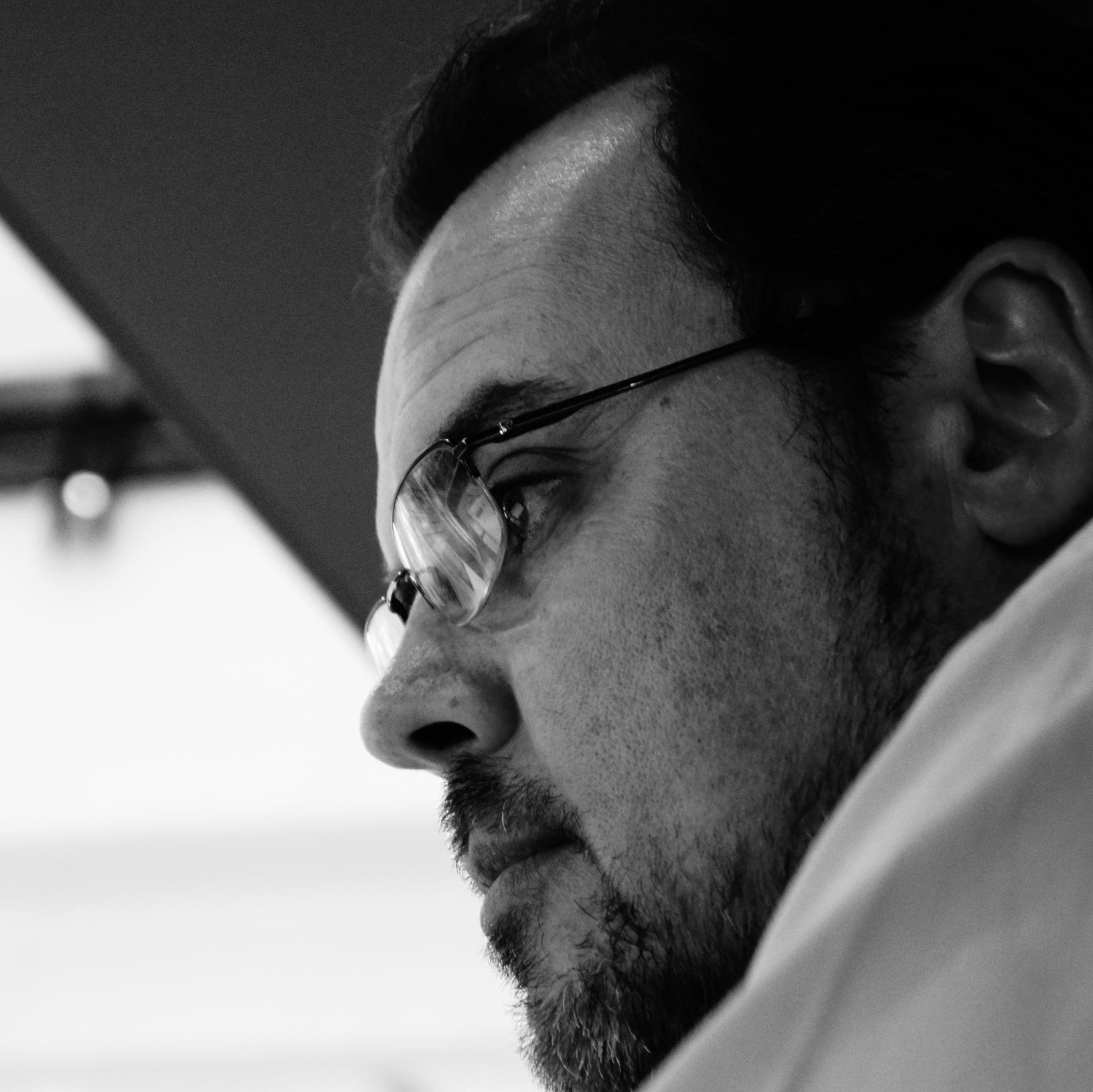Laboratorista profesional de fotografía, vendedor, Técnico de PC, asistente de producción en fmgente 107.1 de Maldonado, mi vida laboral desde los 14 años