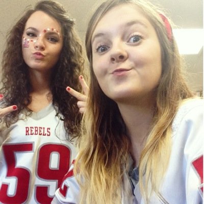 Junior at HHS. Instagram @bellagordon