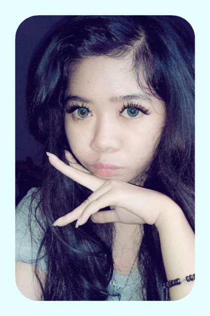 Gw tuh orangnya keras kepala, jutek, cuek tapi kalo udah kenal asik, dan gw kalo udah benci sama org udah sakit hati bakal benci ga mau kenal lagi !!